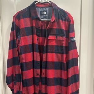 North Face Button Up Flannel Shirt Mens size - Small Red and Blue Plaid